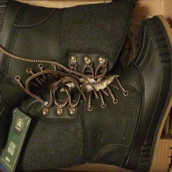 Women's Kamik Sienna2 Snow Boot, Size 10 - Picture 2 of 3